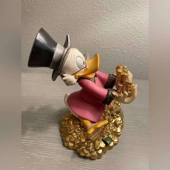 Scrooge McDuck 30th Anniversary Figurine - Picture 2 of 5